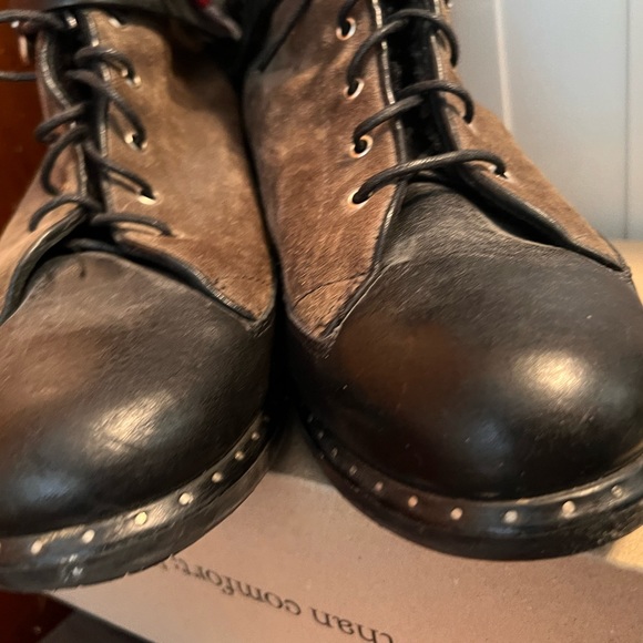 Women's Uggs Combat Boots - size 11 - Picture 4 of 7